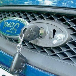 Как открыть капот на Форд Фокус 2
